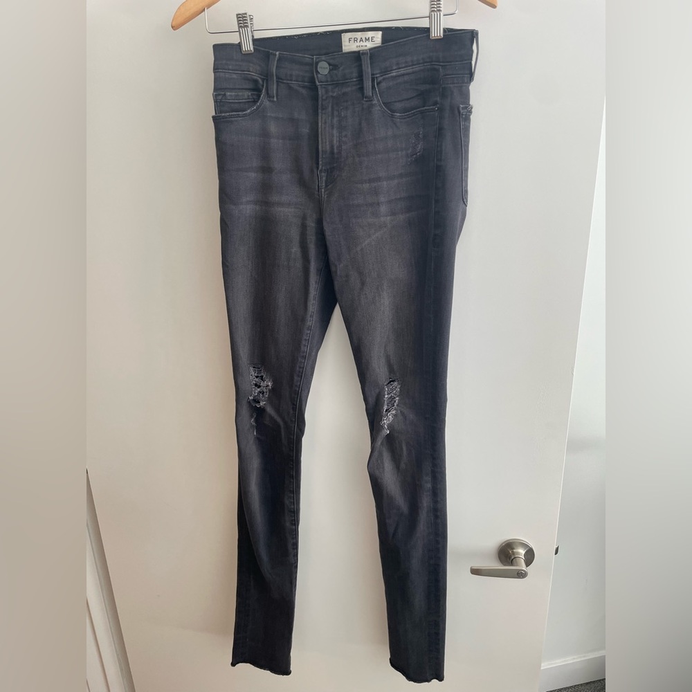 Frame Denim Skinny Jeans in distressed black wash